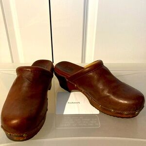 FRYE Brown Leather Clogs